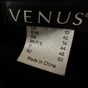 VENUS Classic Black Apparel